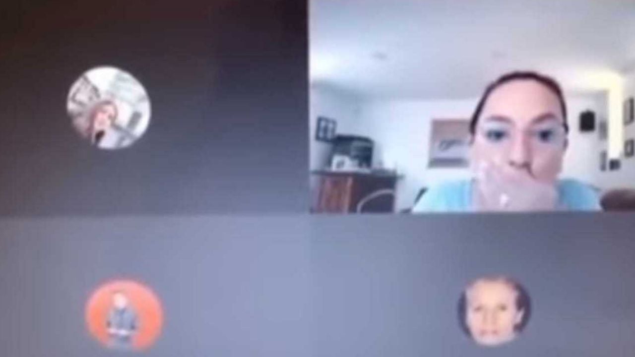 (VIDEO) “Se ponen perritos los burros”: Maestra olvidó apagar videollamada con alumnos
