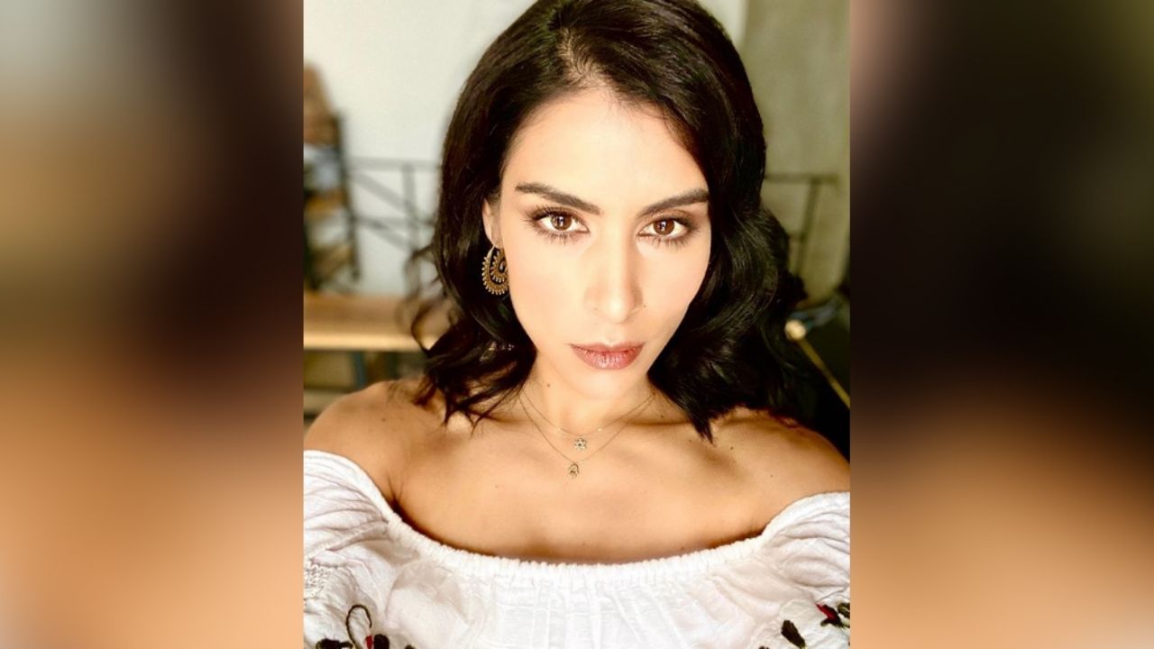 María León calienta la cuarentena al presumir su retaguardia en mini short