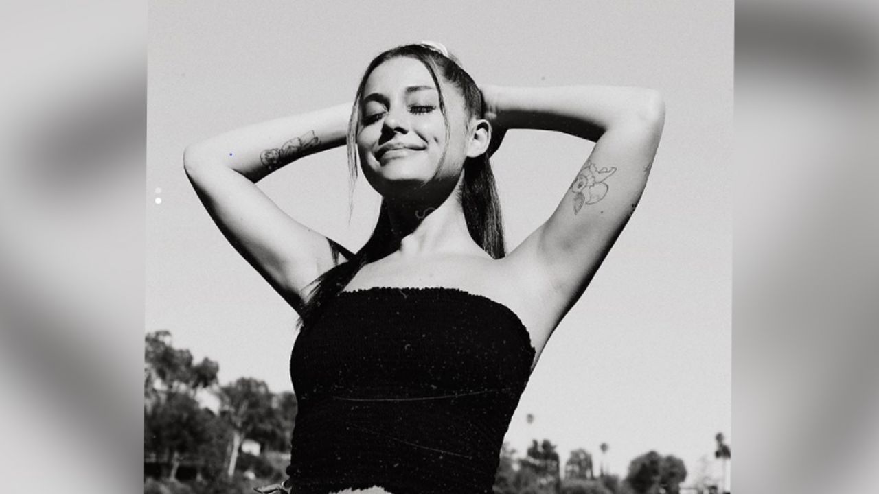 ¡Qué monumento! Ariana Grande roba el aliento con diminuto sostén desde la cama