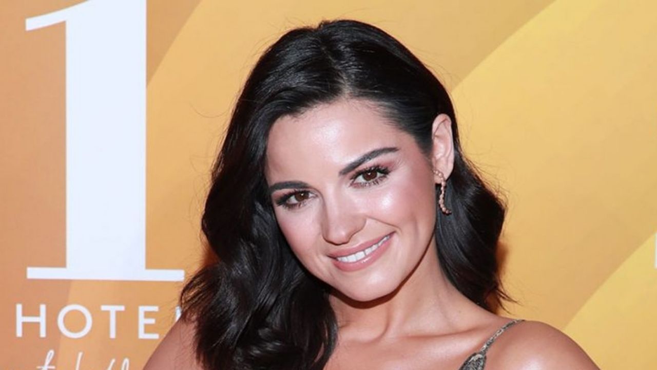 Maite Perroni pone en votación su mejor look en los ’50 más Bellos’ en Twitter