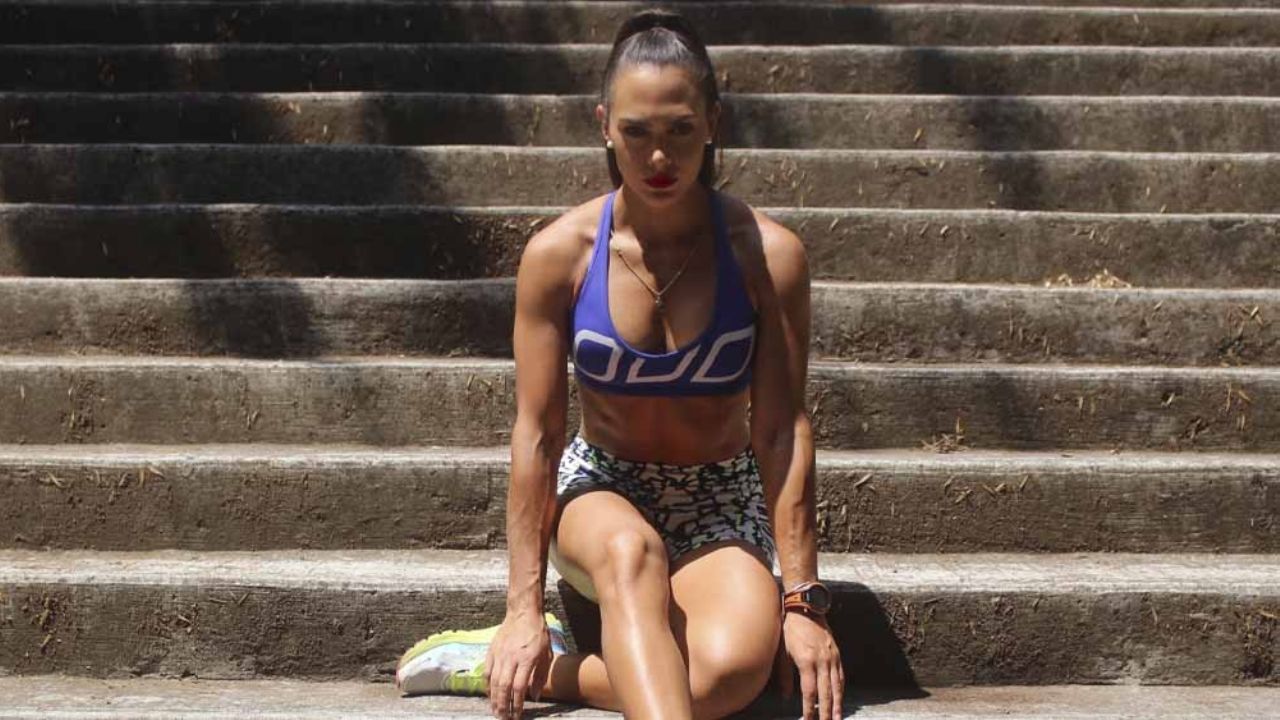 En diminuto atuendo, Macky González se luce con reto viral en Instagram