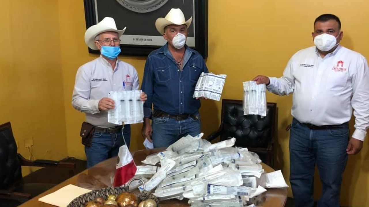 Gobierno de Álamos realiza donación de insumos al sector ganadero