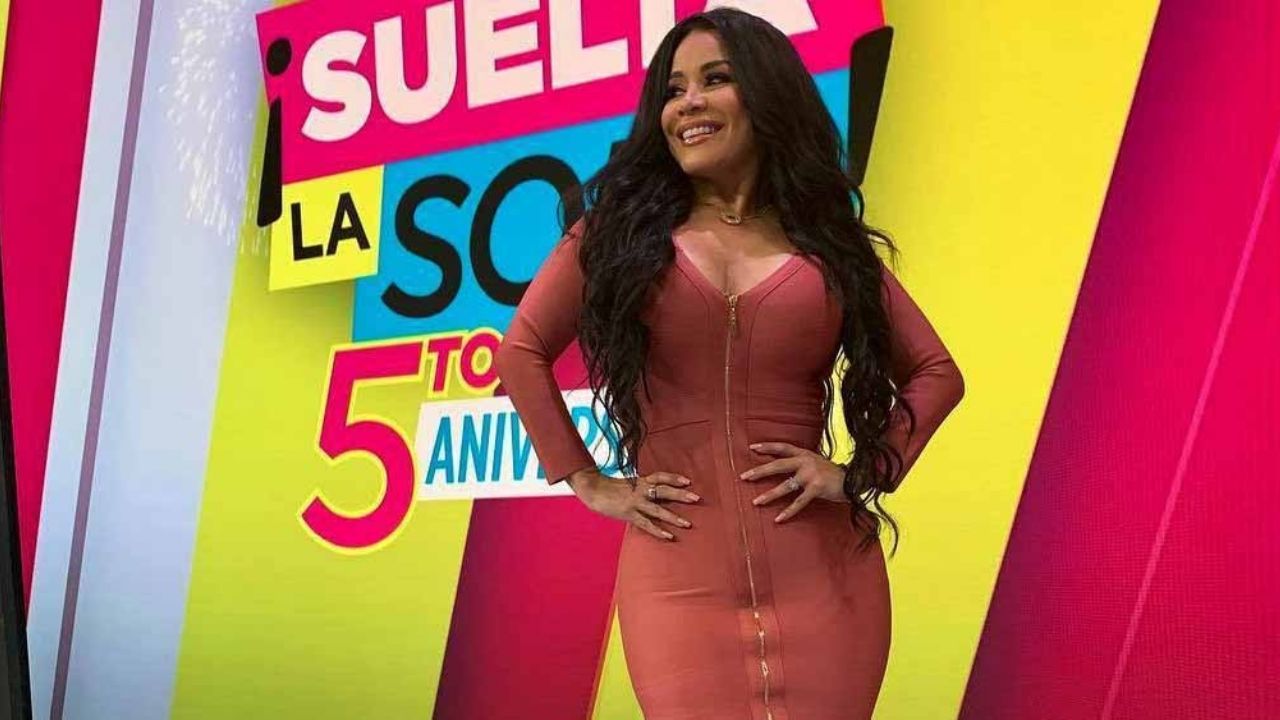 Con tema de Justin Bieber, ‘La Venenosa’ mueve sus prominentes caderas