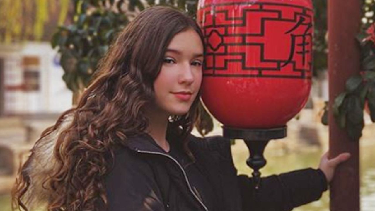 Mía Rubín, hija de Andrea Legarreta, tiene “cita” dentro de casa y así de radiante luce