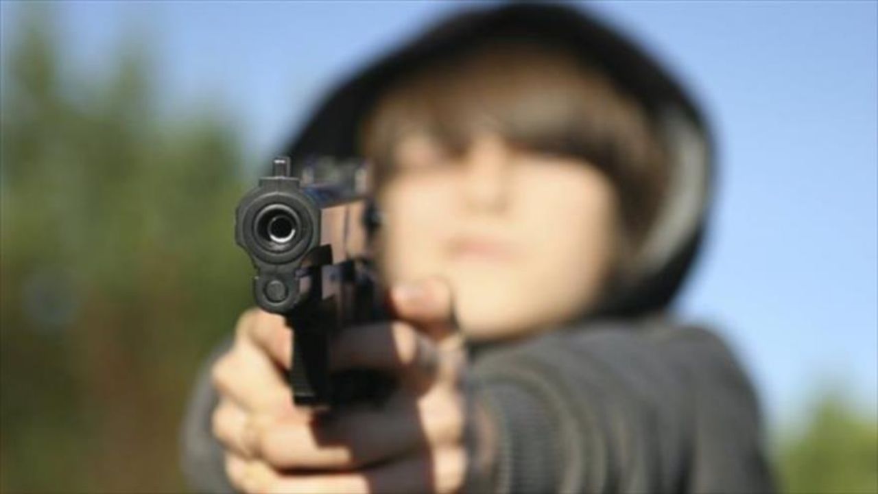 Juego trágico: Niño mata a su hermano al dispararle con un arma ‘de juguete’