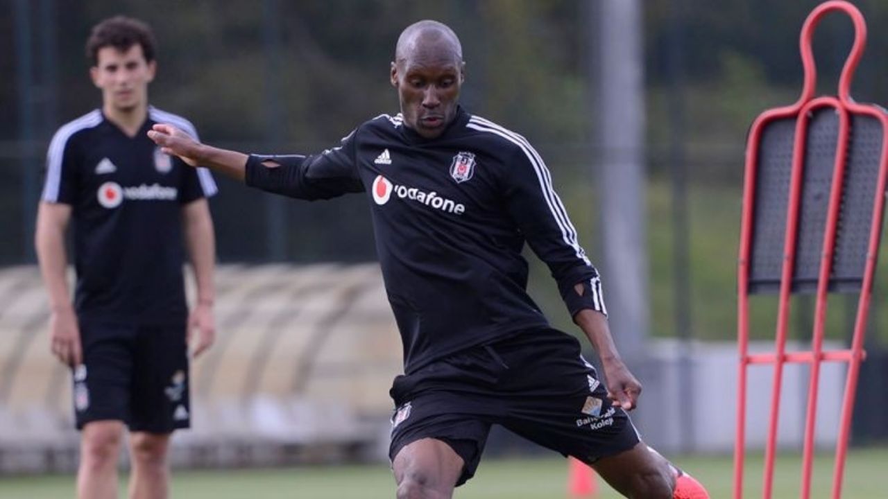 Besiktas confirma que su presidente y otros miembros del club tienen Coronavirus