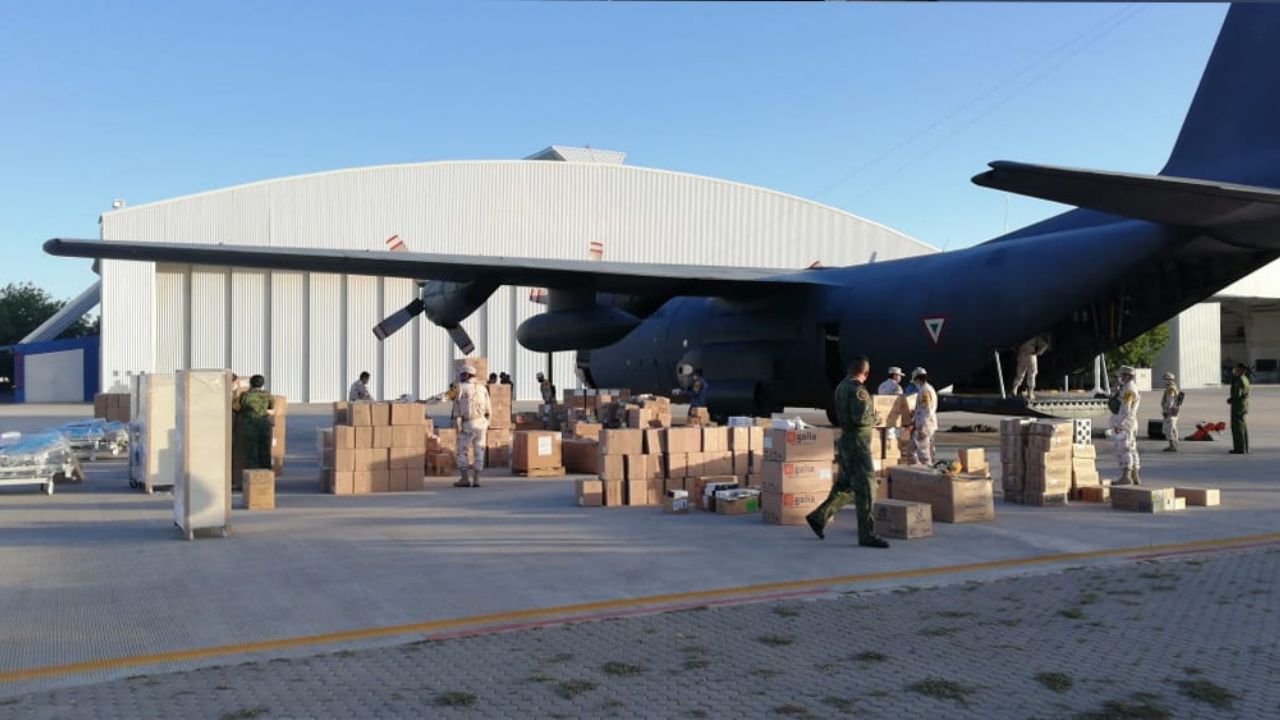 Personal de la Sedena traslada insumos médicos a Sonora para combatir al Covid-19