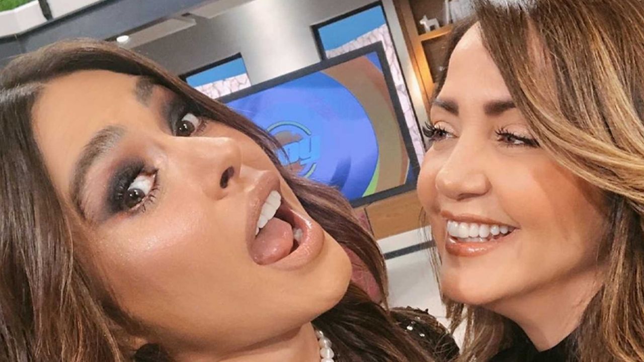 Galilea Montijo le da ‘lengüetazo’ y ‘agarrón’ a Legarreta en ‘Hoy’: “No aceptan nuestro amor”