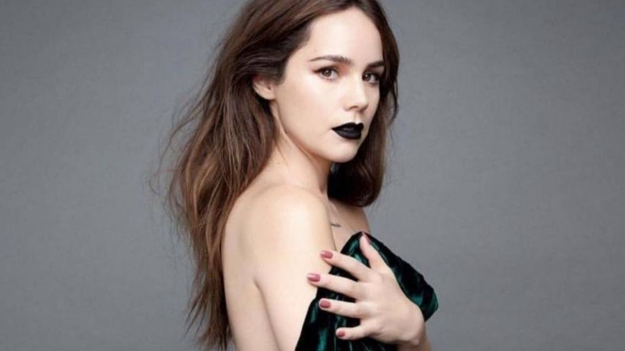 Camila Sodi enamora a todo Instagram al estilo de “la fodongué” y con cerveza en mano