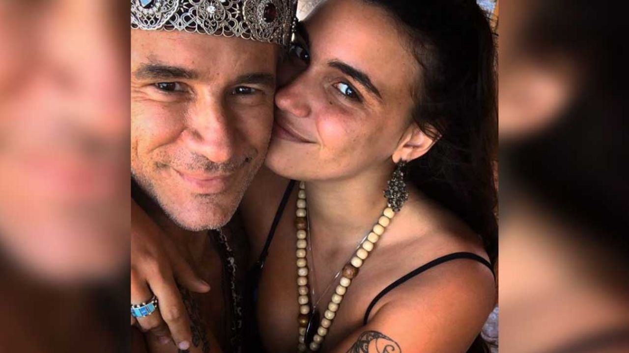 Exgalán de Televisa presume a su joven novia y usuaria lo llama “abuelo”; él la invita a la boda