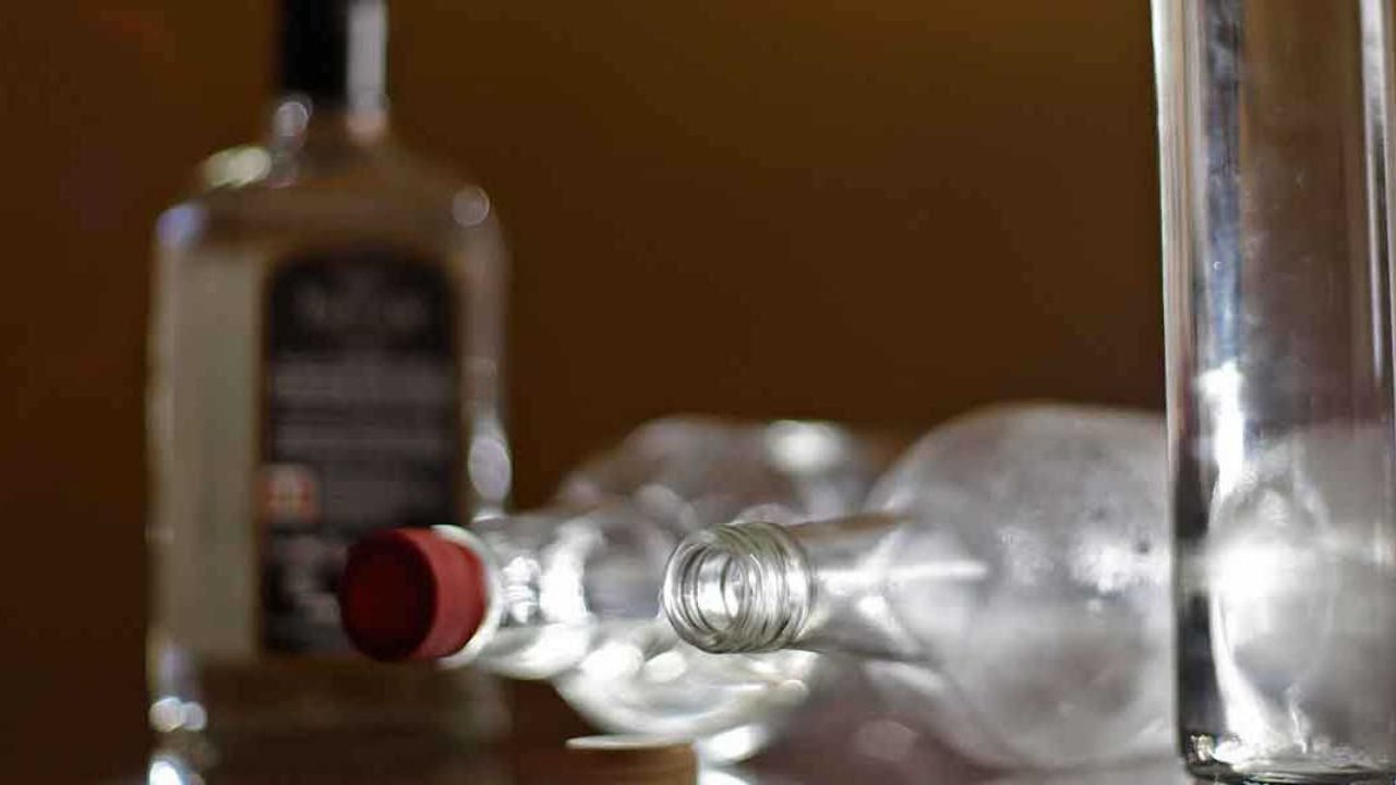 Alcohol adulterado cobra más vidas en Morelos; ya son 19 los fallecidos