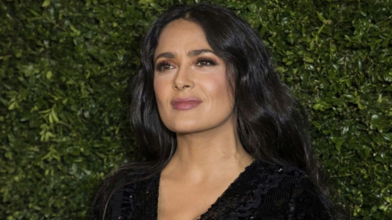 Salma Hayek enloquece a sus fans de Instagram al posar nuevamente al natural