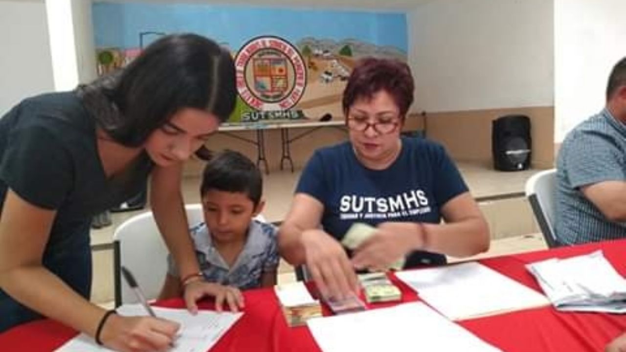 En Huatabampo cubren adeudo de pagos de becas a hijos de sindicalizados