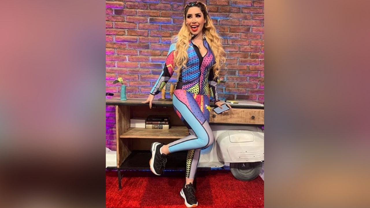 ‘La Bebeshita’ causa furor en Instagram con tremendo escote y revelador traje de baño