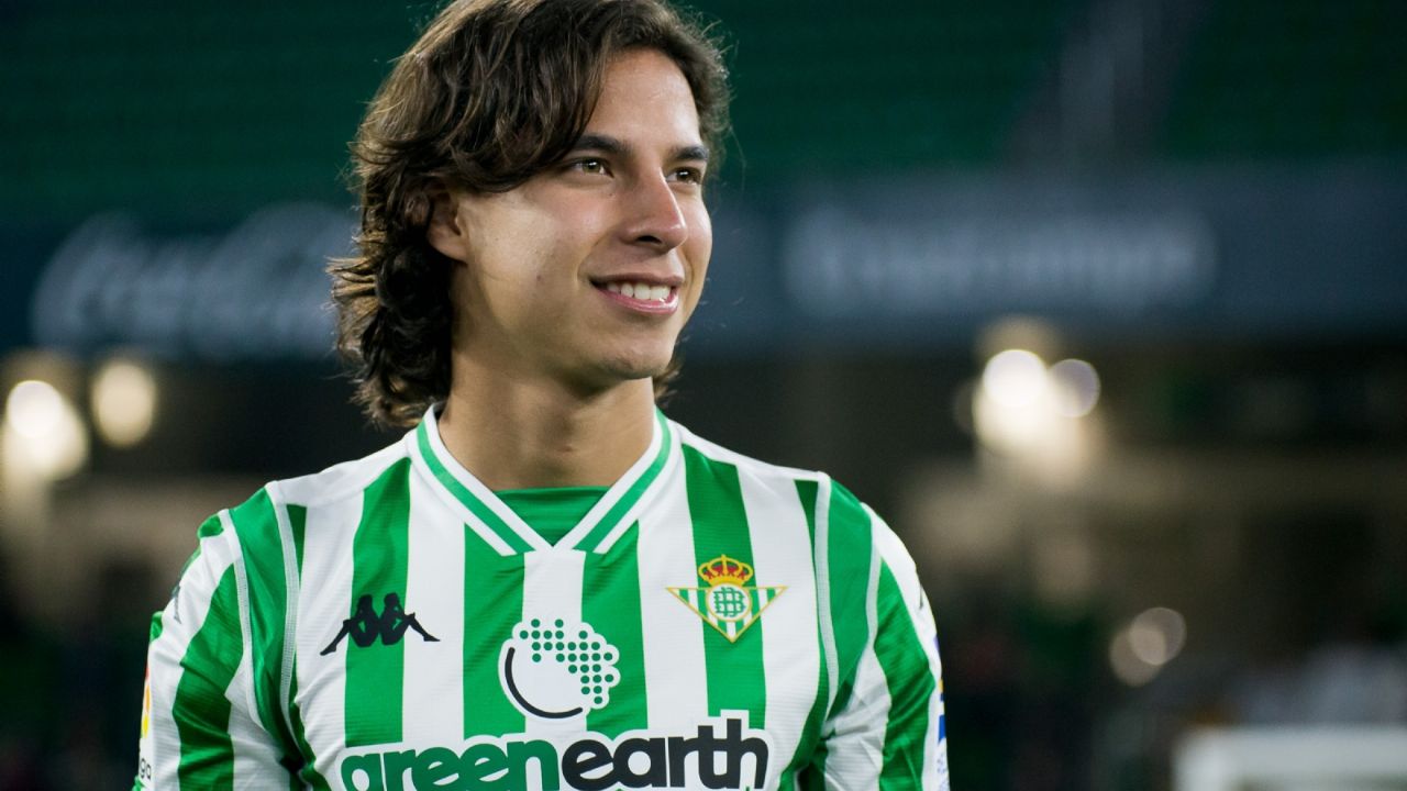Diego Lainez será uno de los máximos beneficiados por el quinto cambio de LaLiga