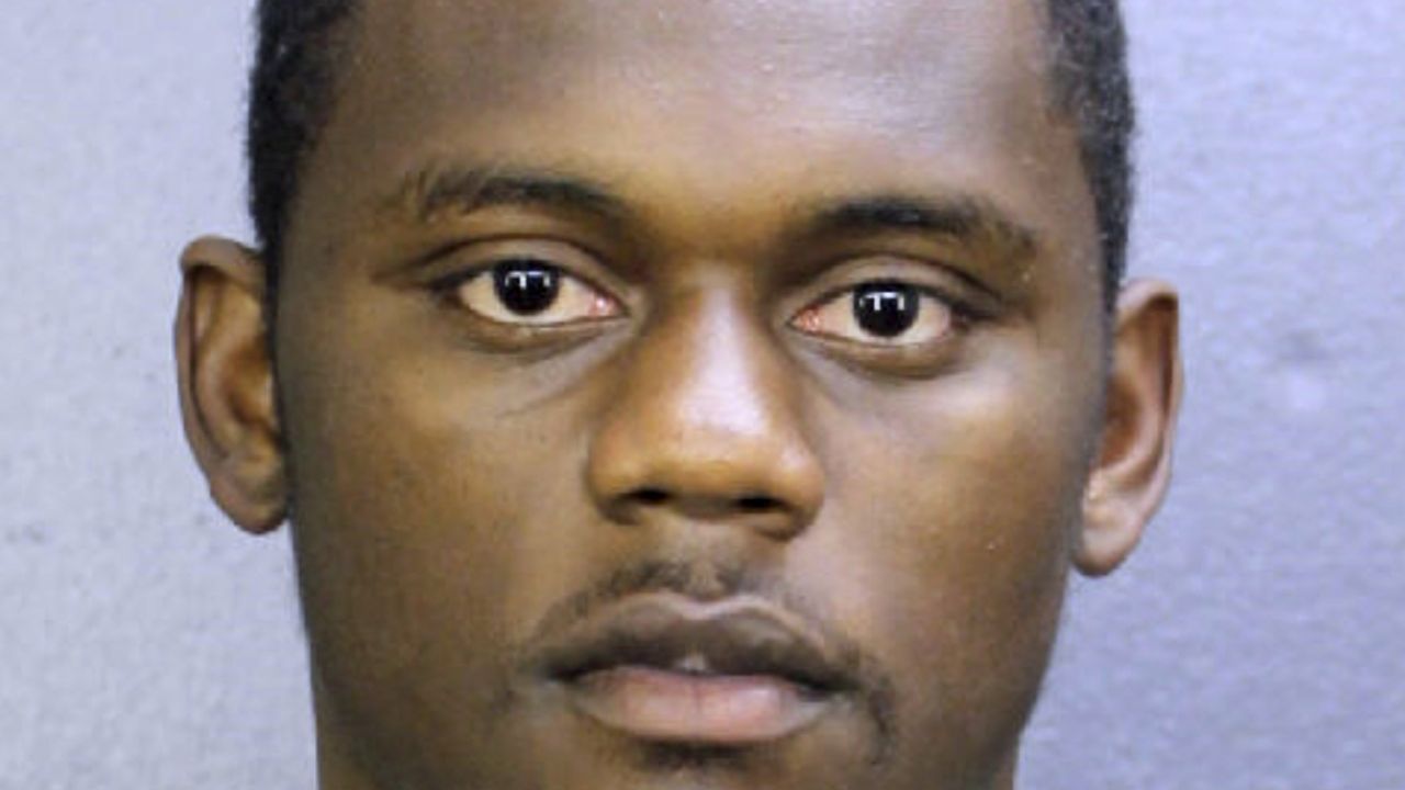 Cornerbacks Baker y Dunbar son liberados tras pagar fianza