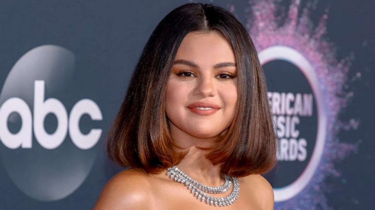 Selena Gomez impacta en Instagram al mostrar la forma natural de su cabello