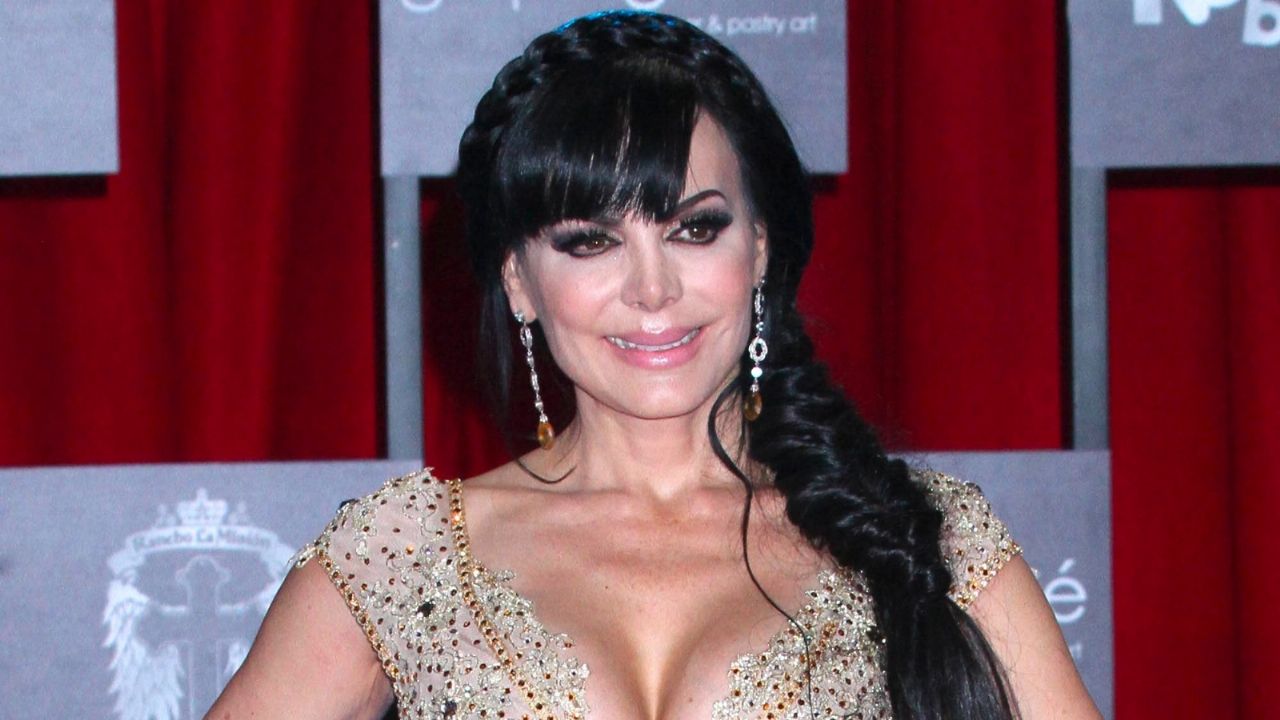 Maribel Guardia lo enseña todo en escotado y asfixiante ‘body’ por la comunidad LGBT