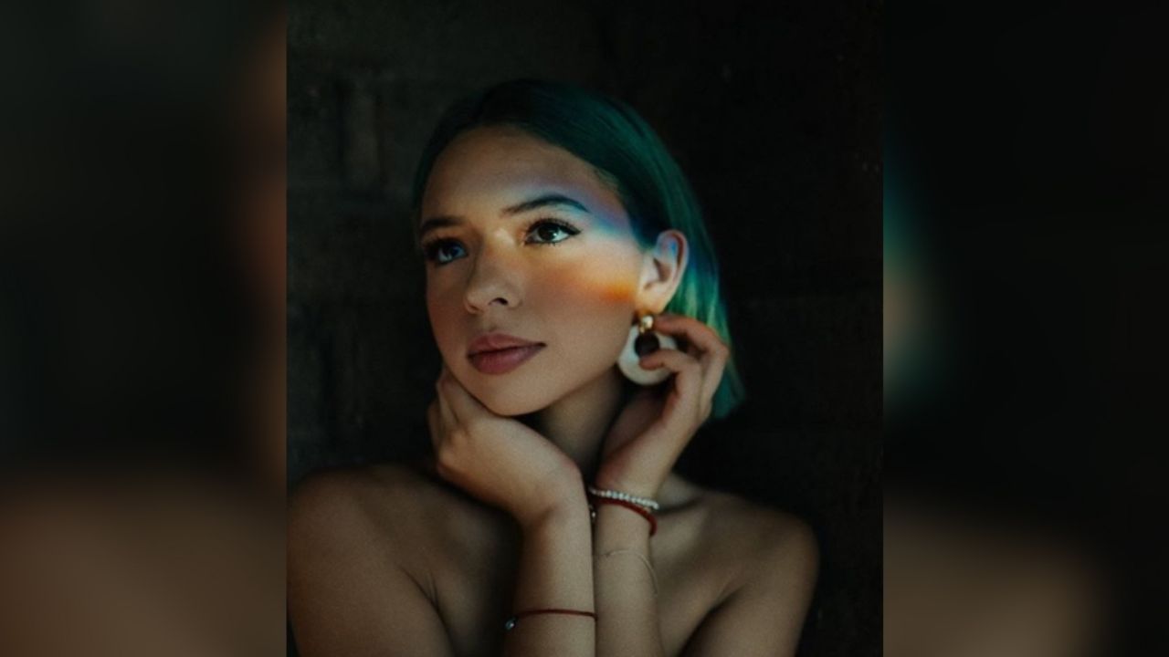 “Se te ven los huesos”: Ángela Aguilar luce cinturita y preocupa a fans por su ‘extrema’ delgadez
