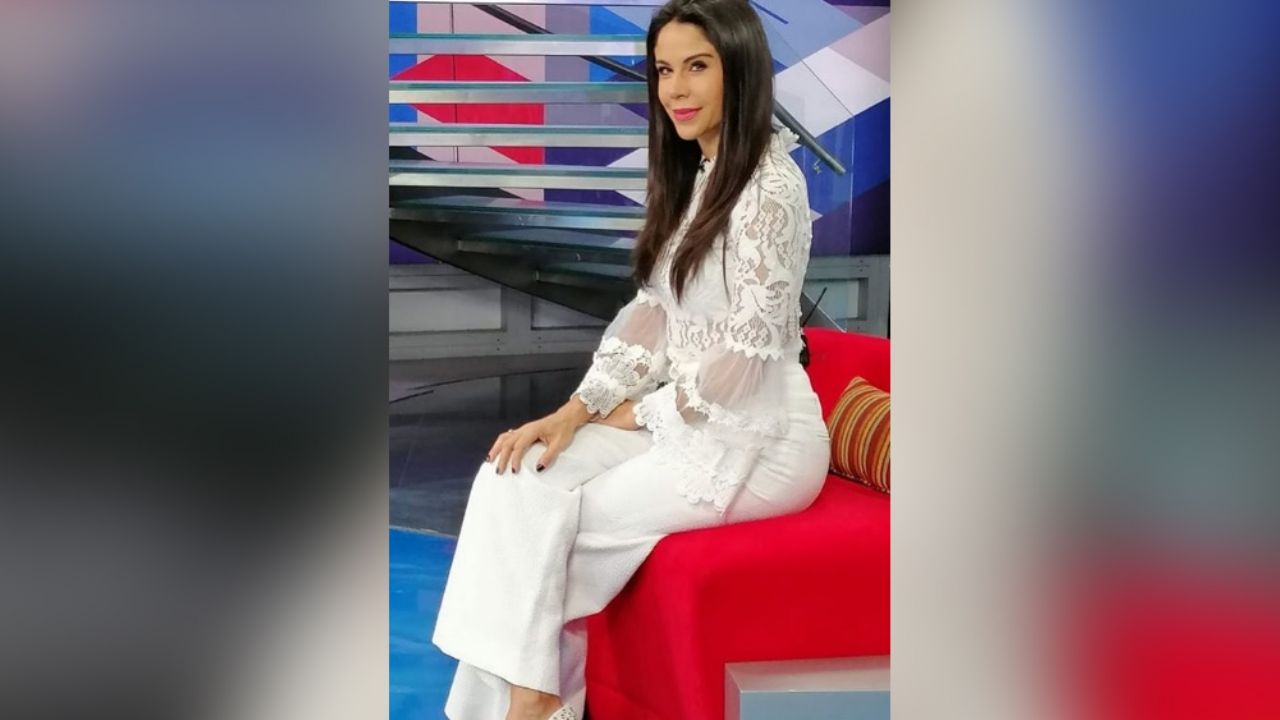 Paola Rojas deleita todo Instagram en provocativo vestido rojo: “Qué mujerón”