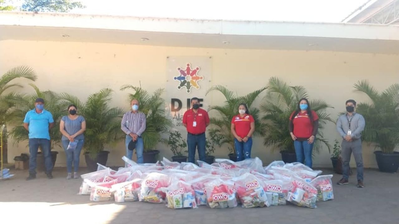 Empresarios alamenses donan alimentos para familias necesitadas