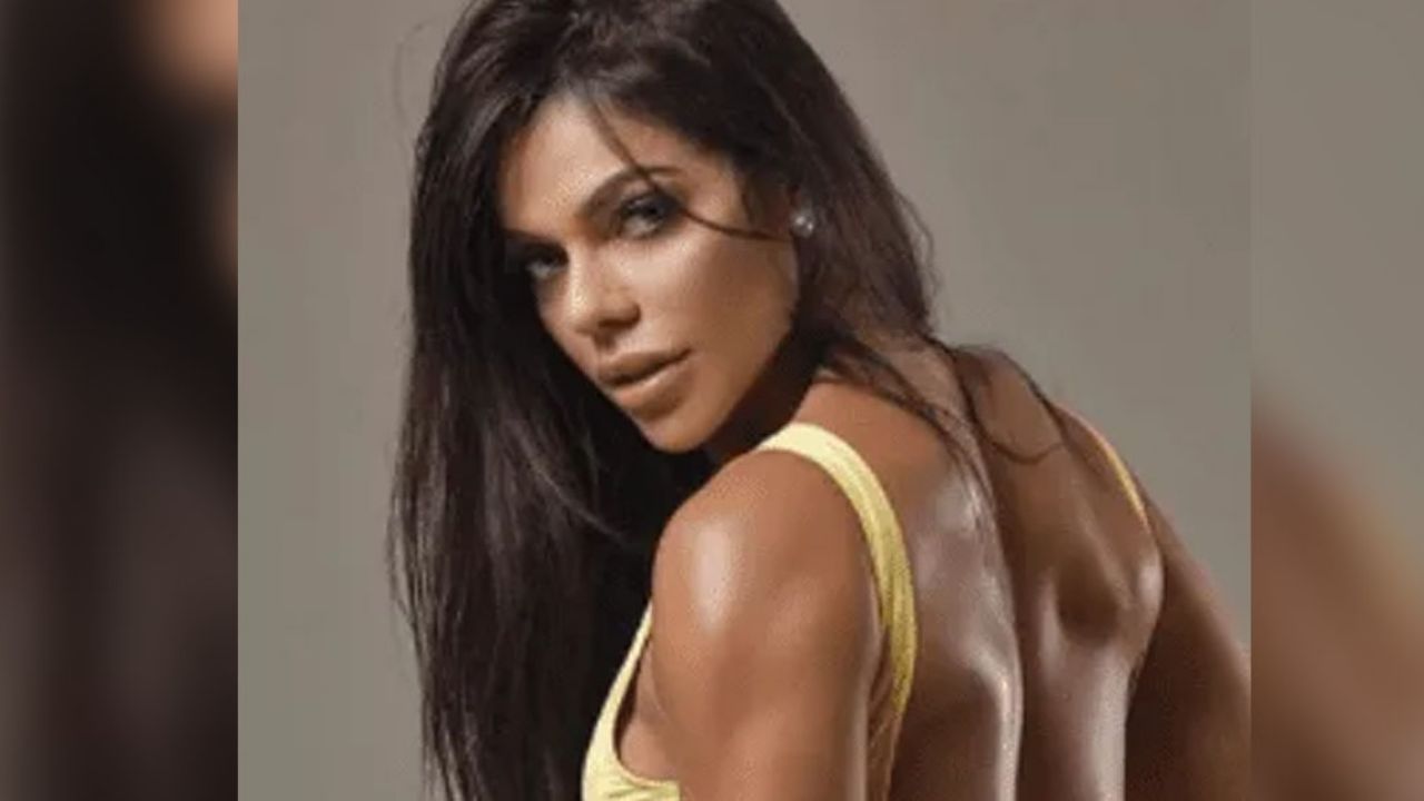 Suzy Cortez deja poco a la imaginación y presume sus atributos con diminuta blusa