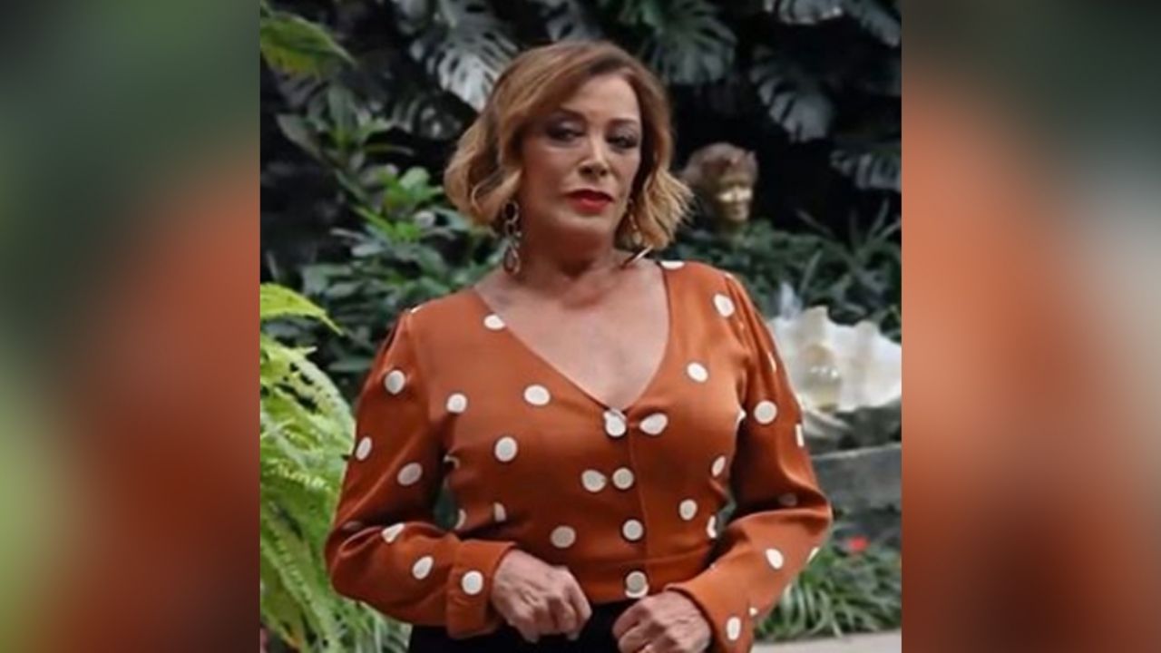 ¡Irreconocible! Hija de Silvia Pinal impresiona a fans con foto de su juventud