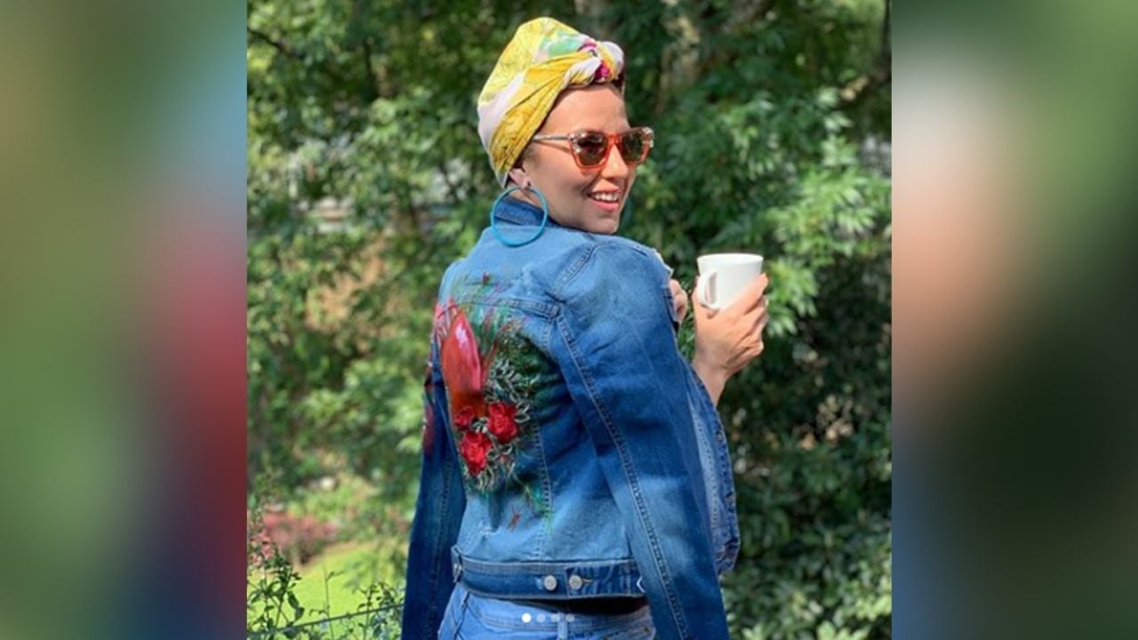 Raquel Bigorra pierde todo pudor y presume su cuerpo en ajustado vestido azul