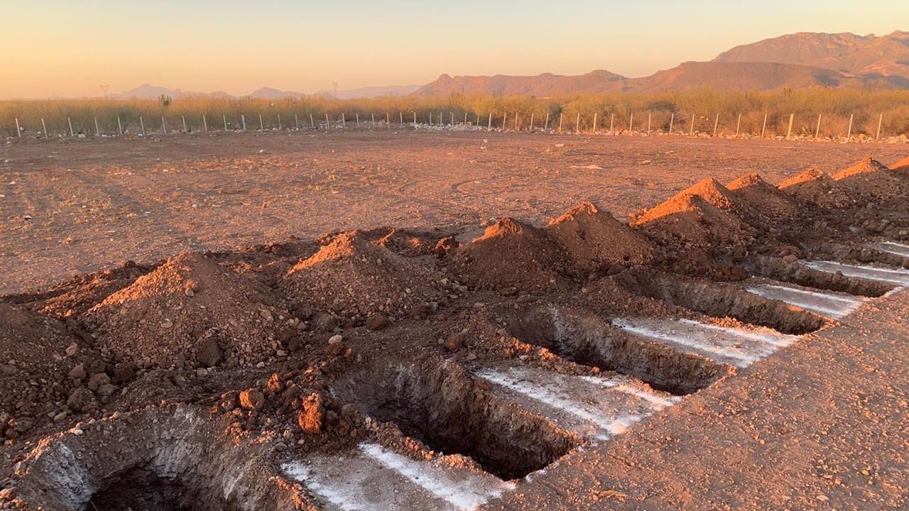 FOTOS: En Cajeme preparan fosas para muertos por Covid-19 en Panteón del Carmen