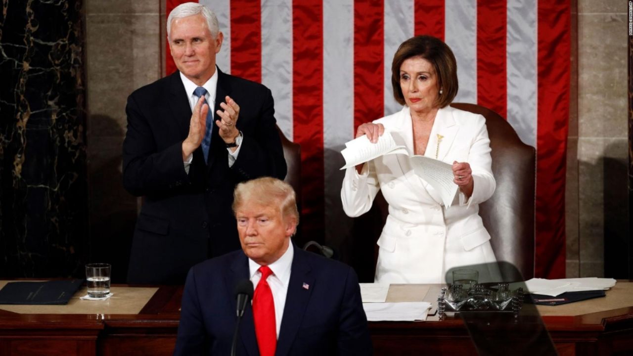 Nancy Pelosi llama “obeso mórbido” a Donald Trump al criticarlo por medicarse contra Covid-19