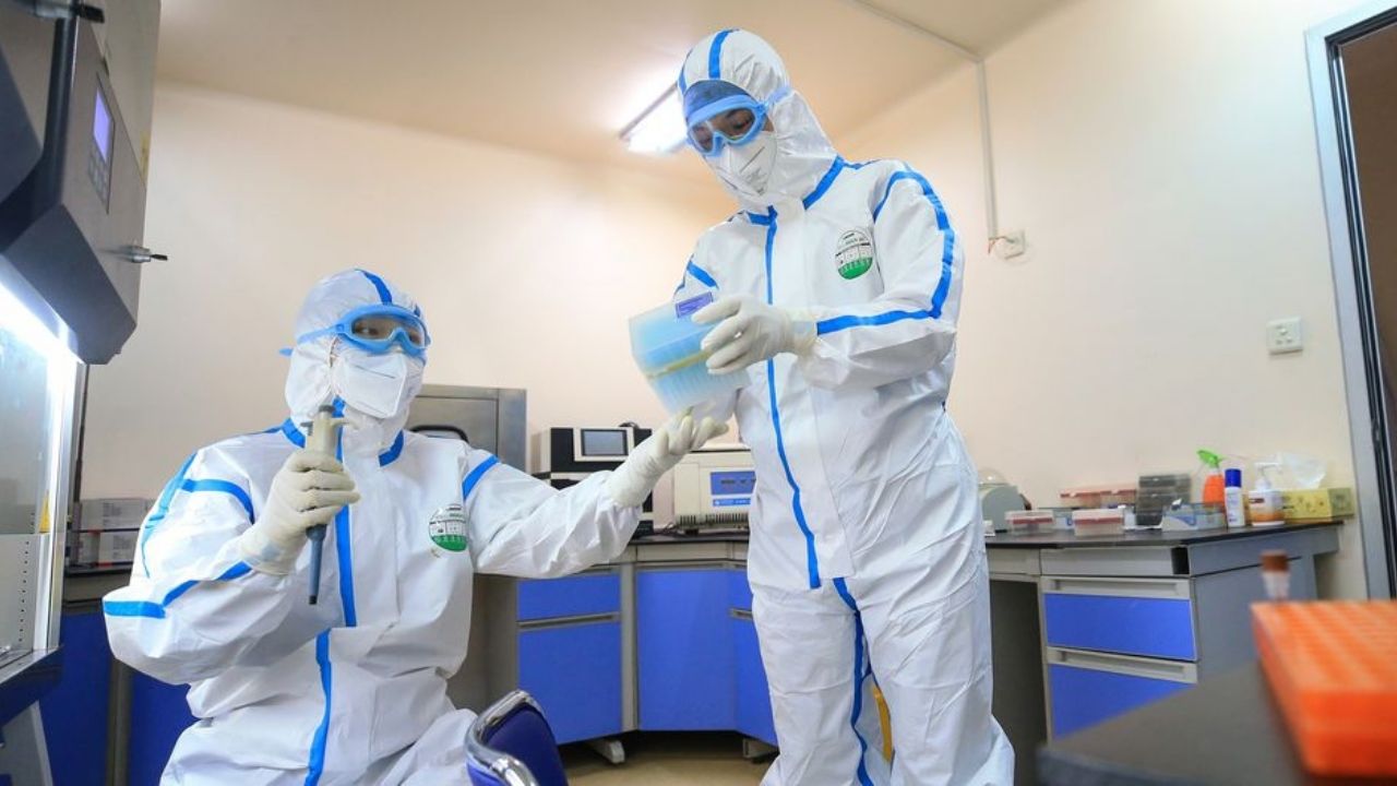 Reino Unido suma 545 muertes por Covid-19; mayor aumento en una semana