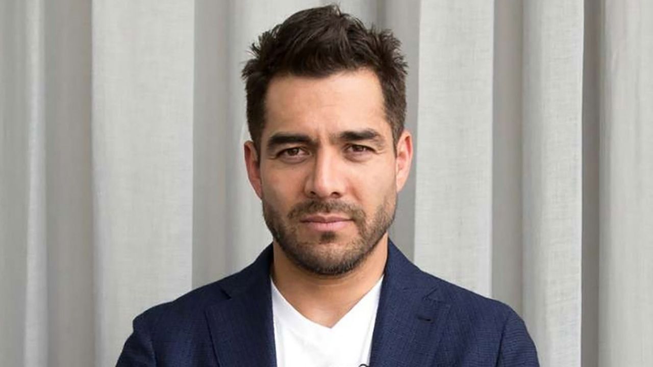 ¿Se vacunó? Omar Chaparro causa controversia al publicar polémica FOTO en Instagram