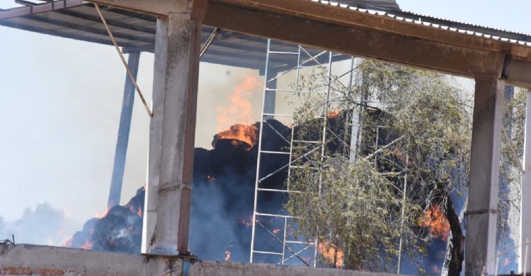 El granero se consumió por completo en las llamas