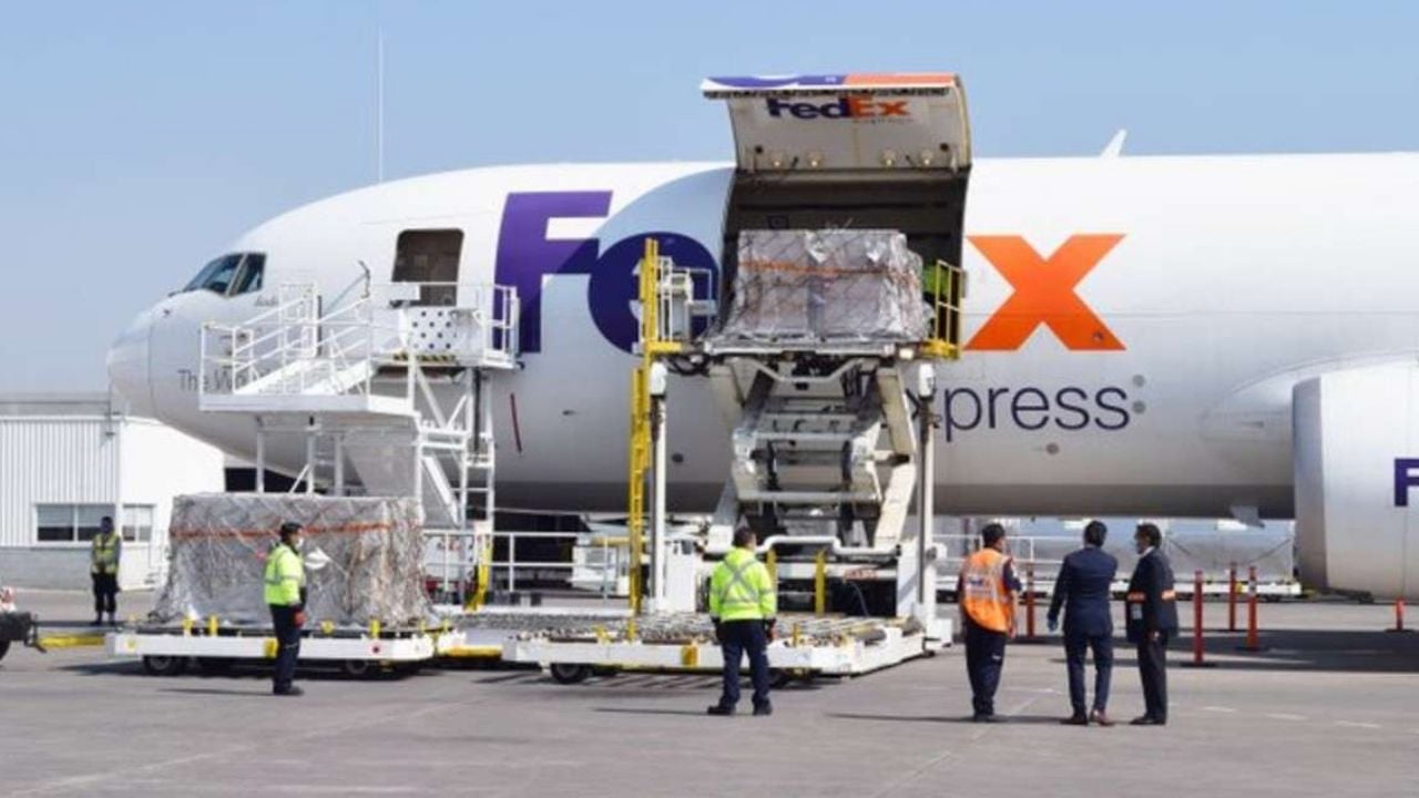 Ayuda Covid-19: Tercer vuelo de EU con equipos para combatir coronavirus llega a México