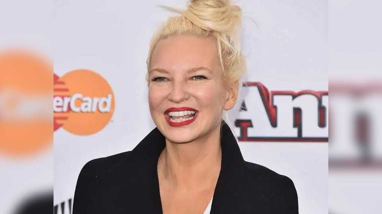 ¡Increíble! La cantante Sia adoptó a 2 jóvenes de 18 años que nunca tuvieron una familia