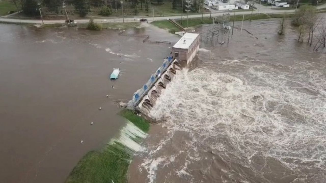 VIDEO: Tras fuertes lluvias, represas en Michigan colapsan y miles de personas son evacuadas