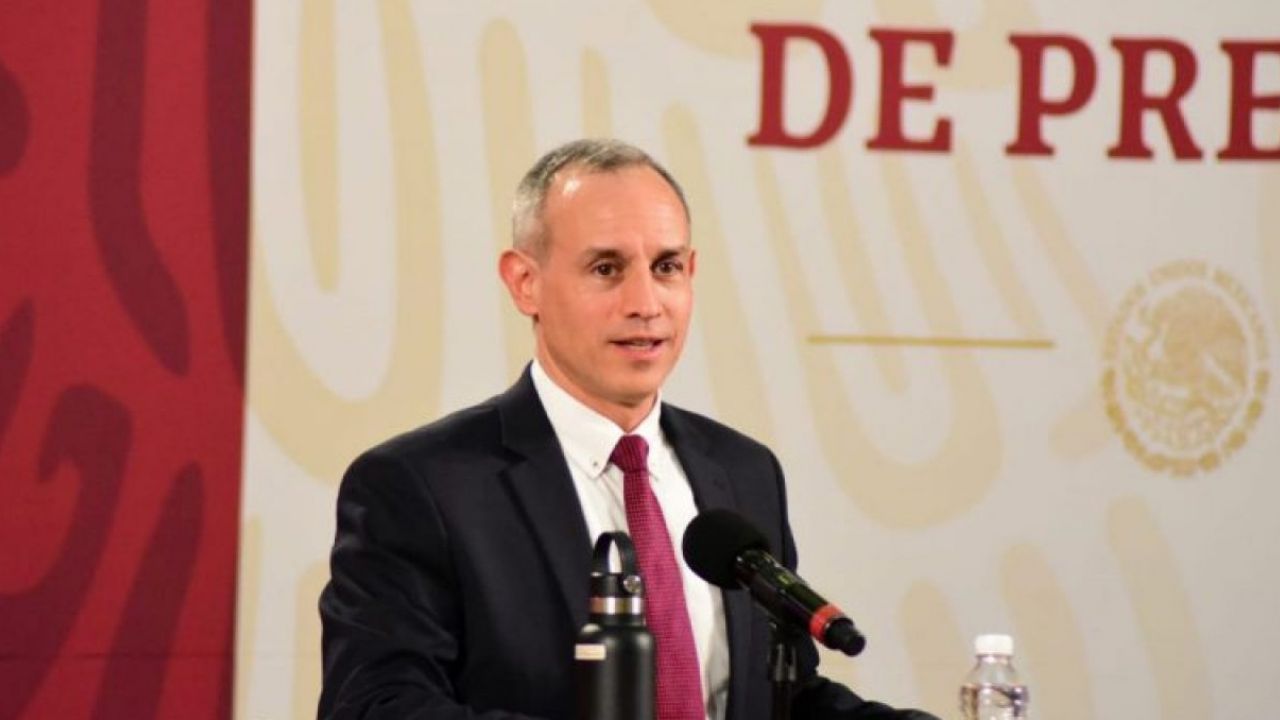 López-Gatell vive incómodo momento con reportera: “¿Por qué tan guapo?”