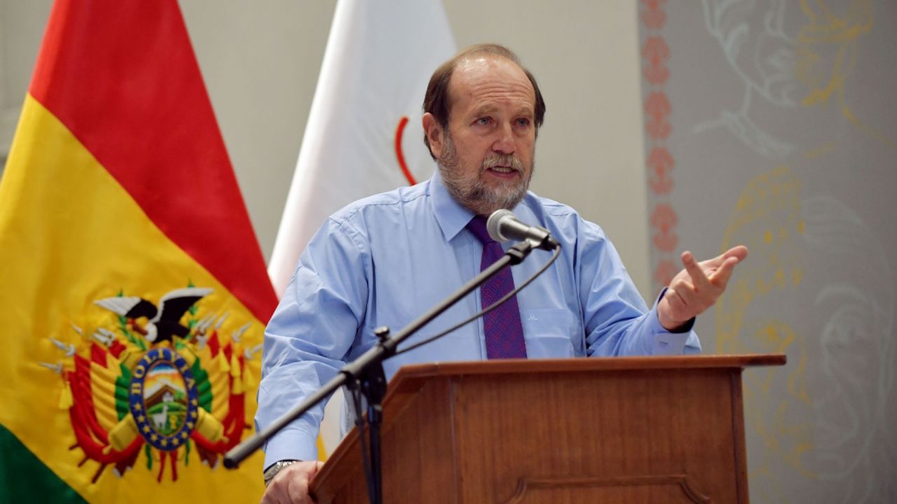 Ministro de Salud de Bolivia, Marcelo Najavas, es destituido por presunta corrupción