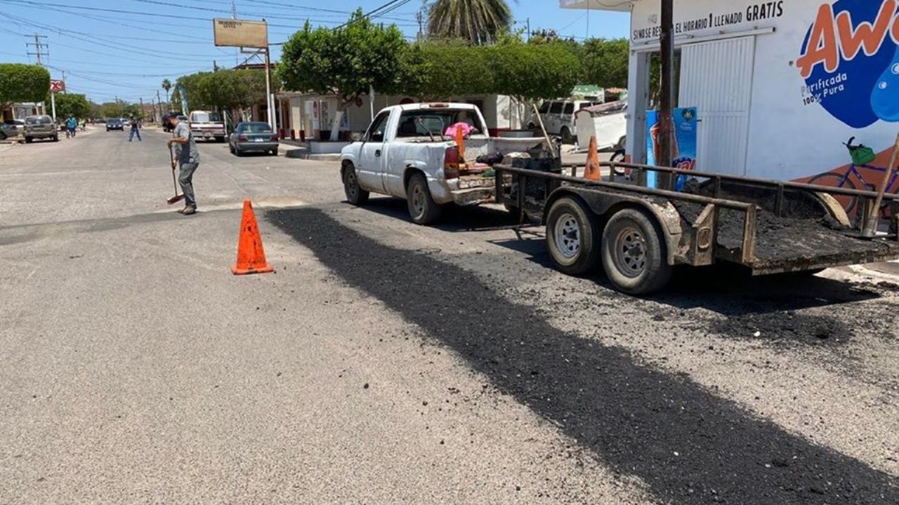 En Huatabampo reanudan el programa de bacheo en la zona urbana