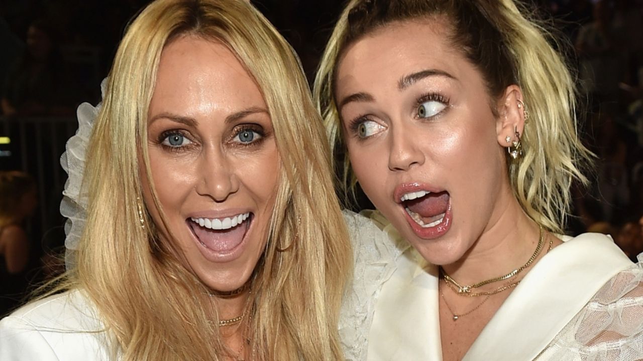 Víctima del encierro: Miley Cyrus luce radical cambio de ‘look’ hecho por su mamá