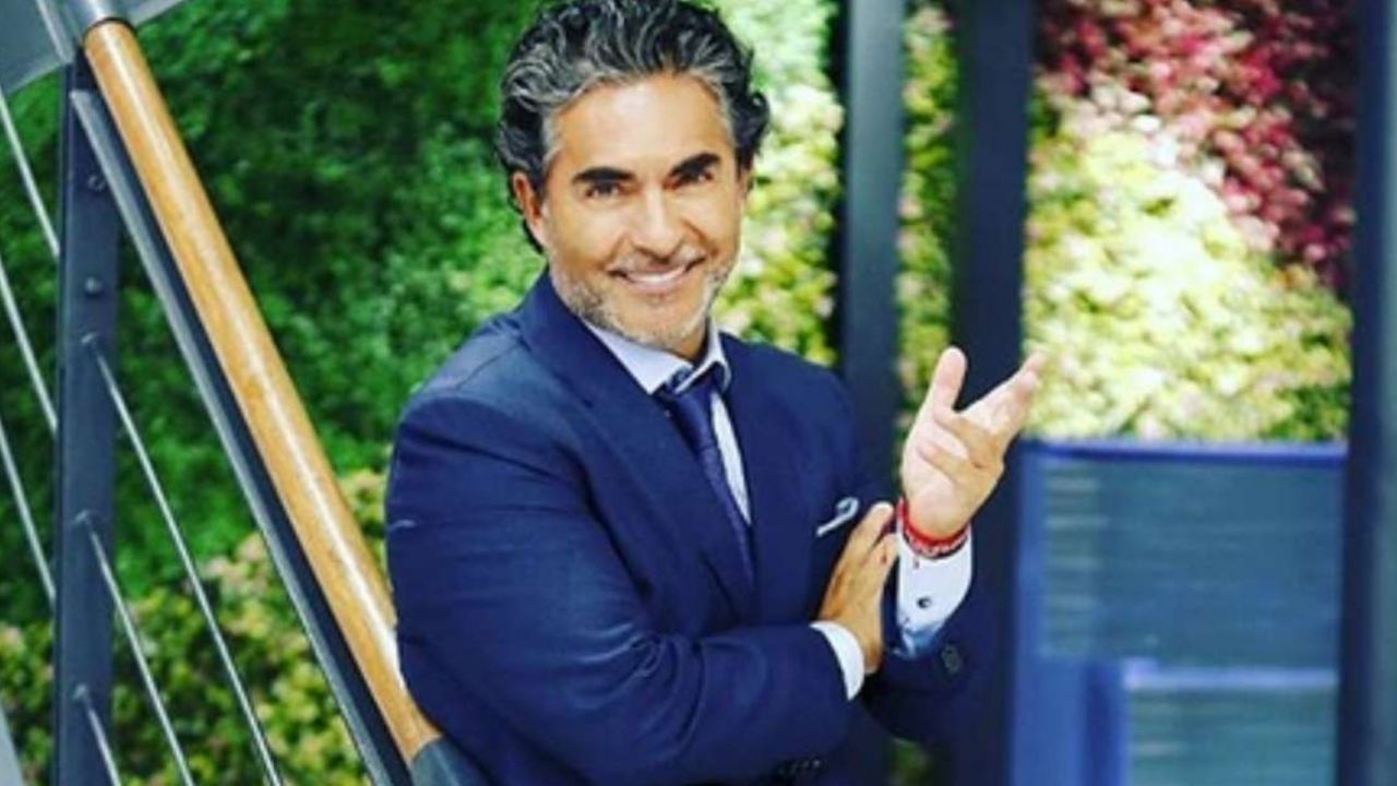 ‘Negro’ Araiza revela qué integrante de ‘Hoy’ le cambió “la vida sexual” ¡y no es su novia!