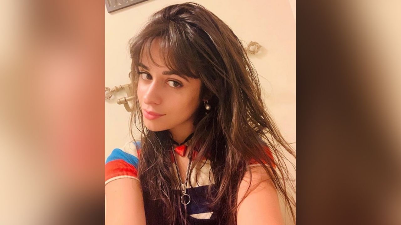Camila Cabello causa furor entre sus fans al lanzarles coqueto beso: “Mi reina”