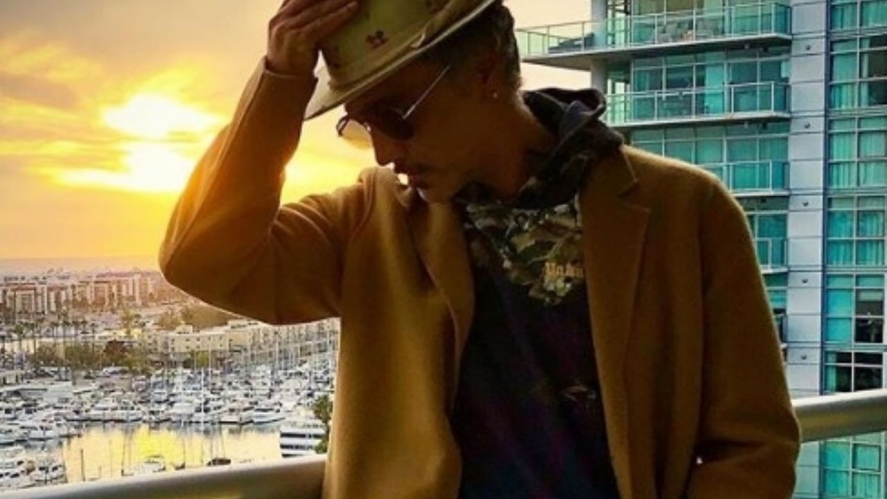 Alejandro Fernández es llamado “ángel plateado” en foto que deja sin aliento a sus fans