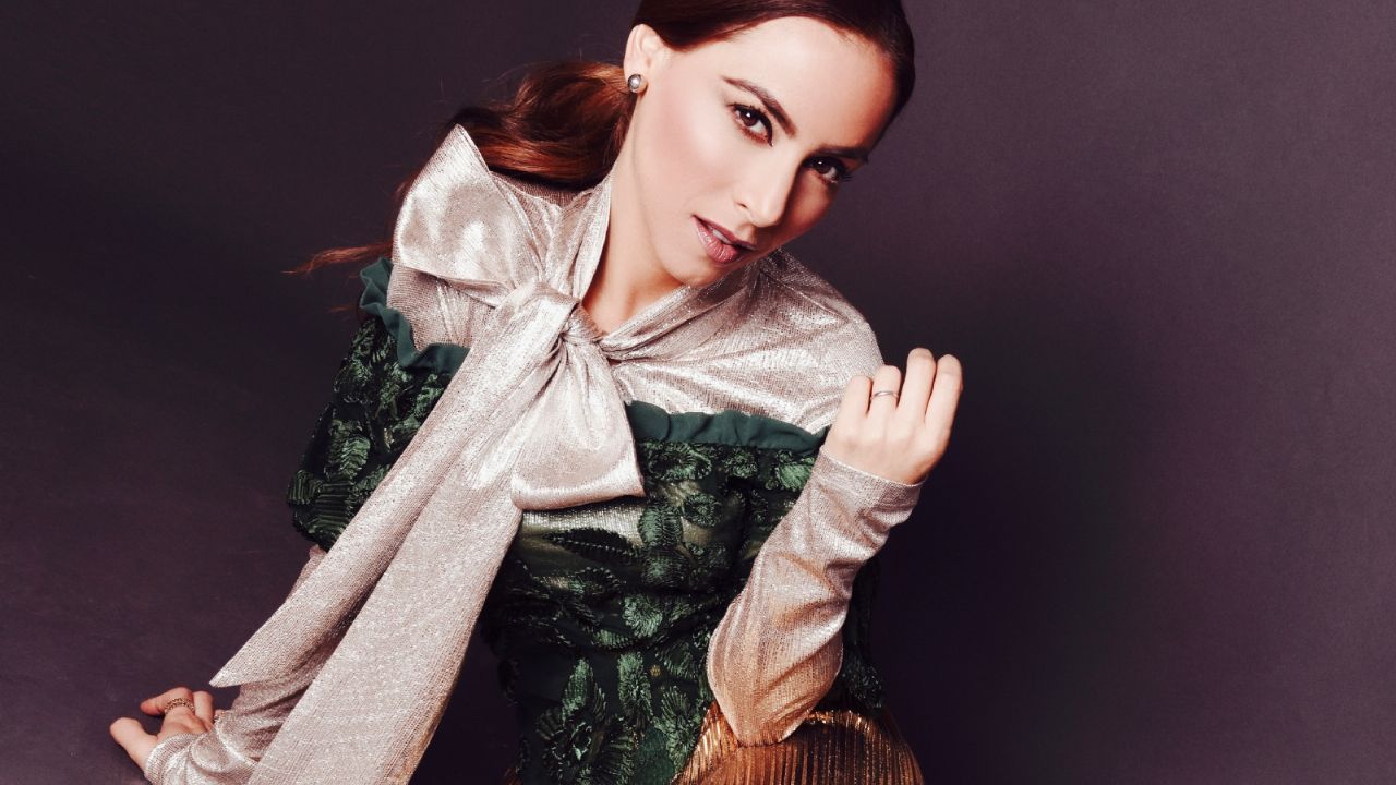 Claudia Lizaldi la rompe en Instagram con foto antes de dormir ¡sin maquillaje!