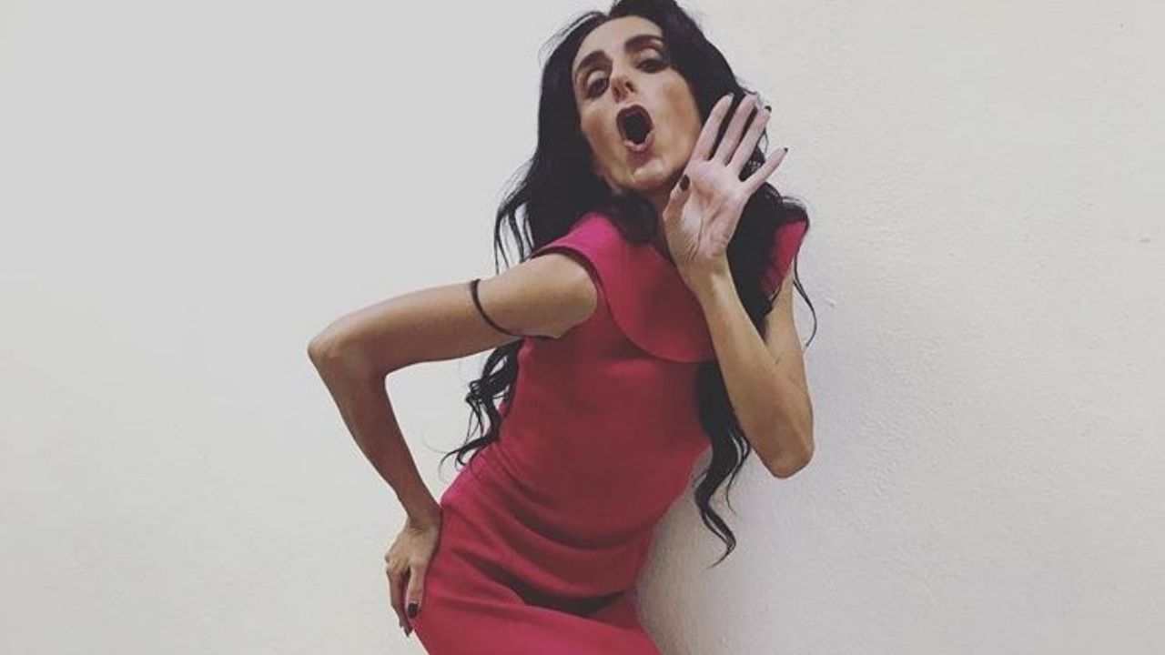 Bárbara Torres emplea su papel de comediante para irresistible fotografía