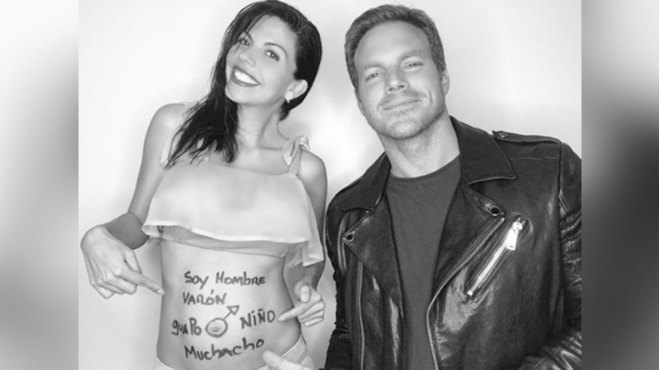 África Zavala más enamorada que nunca endulza redes con mensaje a León Peraza: “Mi Superman”