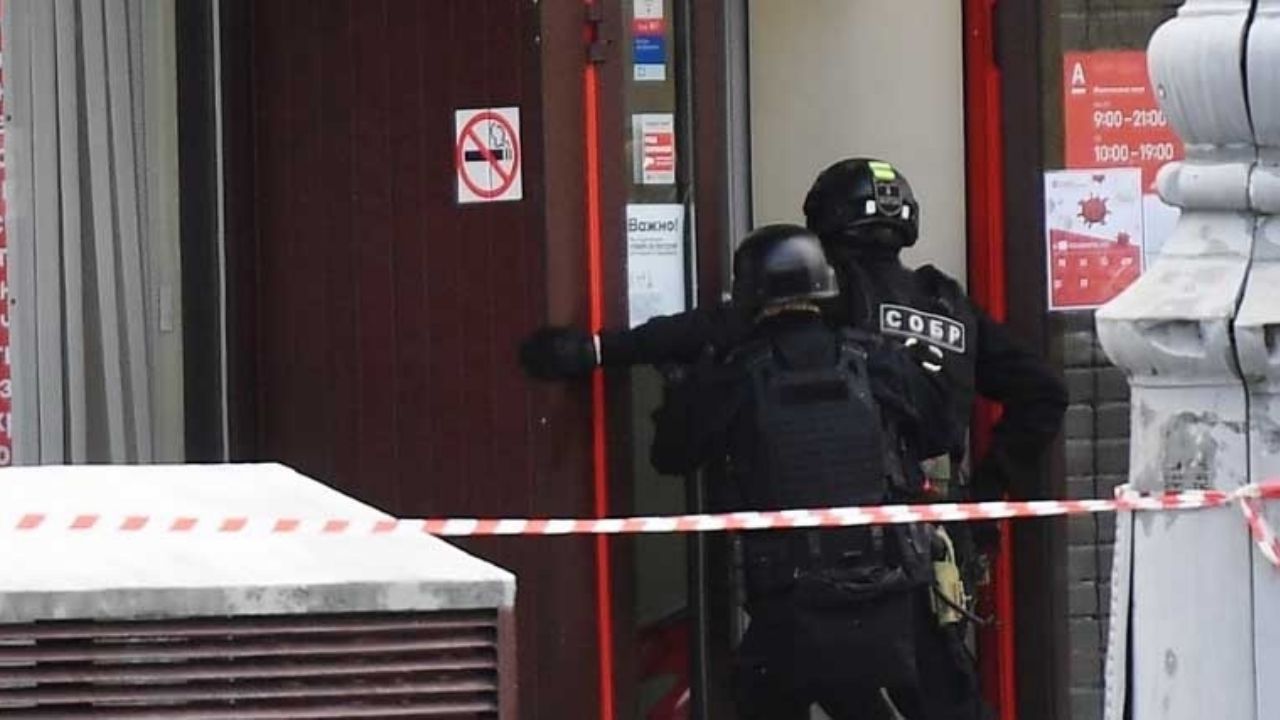 VIDEO: Así se vivió un asalto en banco de Moscú con toma de rehenes y amenaza de bomba