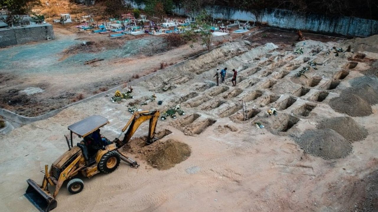 Acapulco se prepara para lo peor: Abren 300 fosas comunes ante nuevos brotes de Covid-19