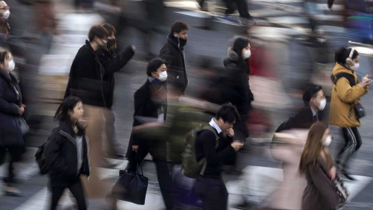 Japón levanta estado de emergencia ante descenso del coronavirus