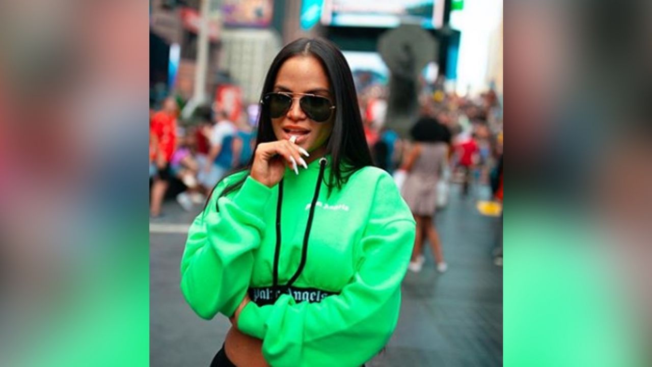 Natti Natasha deleita la pupila de fans al posar desde la cama en ropa interior